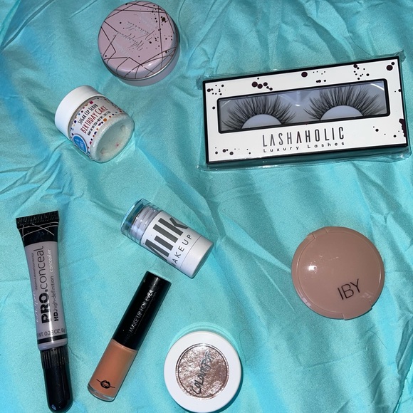 Makeup bundle - Picture 3 of 5